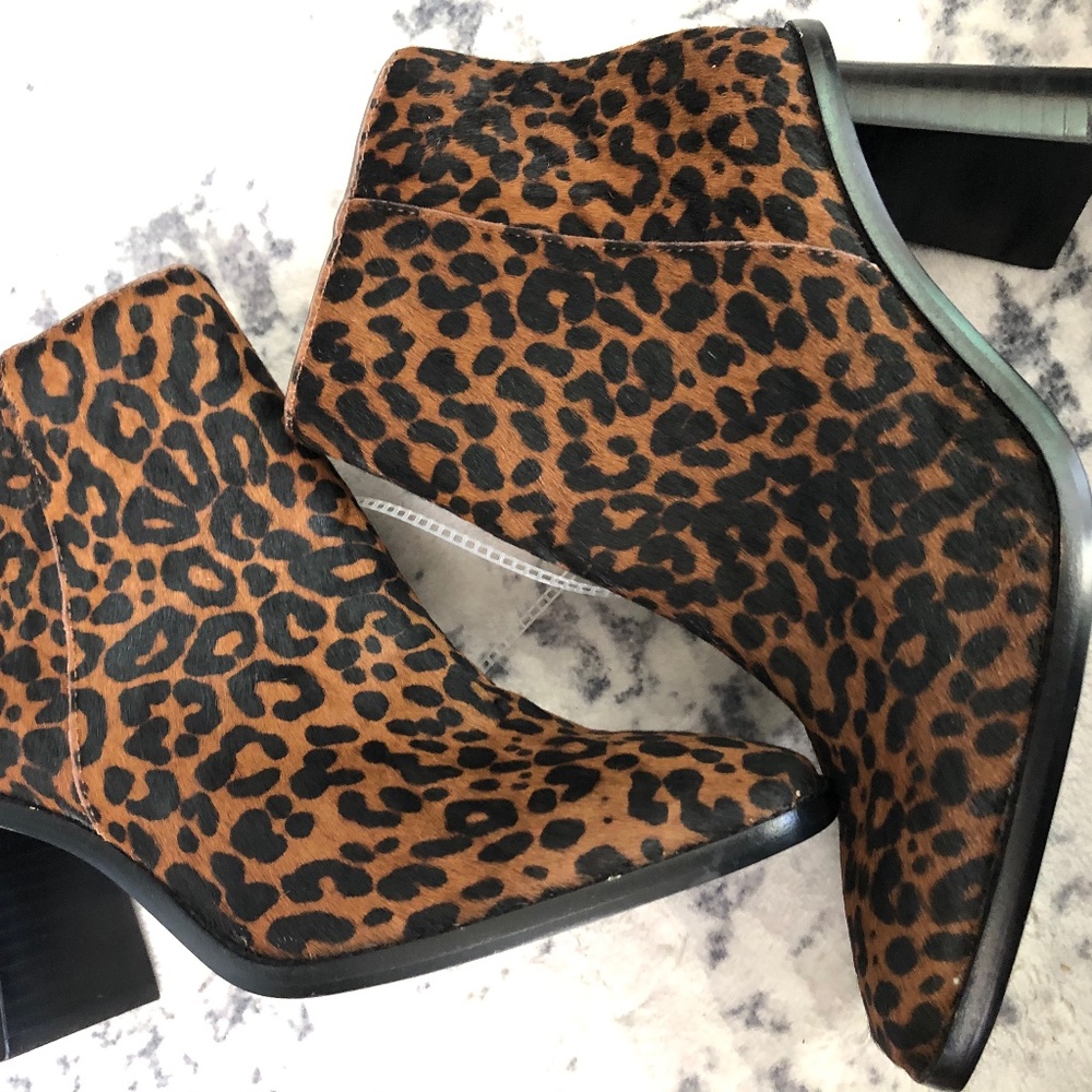 NWOT Gibson Latimer Leopard Print leather boots